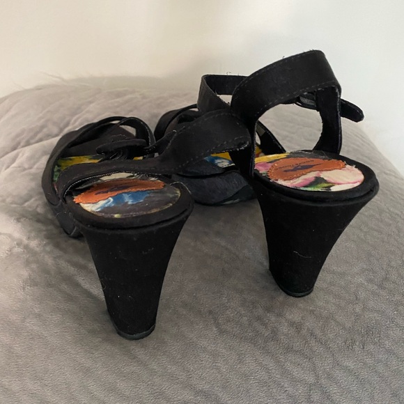 Rocket Dog 90’s Heels - Picture 2 of 4